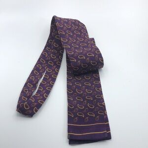Batwing Tie Specialty House Silk Paisley Pattern Made in Japan Rare find Unisex